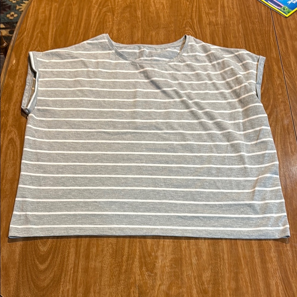 ZYIA Gray and White Cap Sleeve Boxy Tee